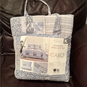 New Caro Home Blue and White Floral Quilt Set